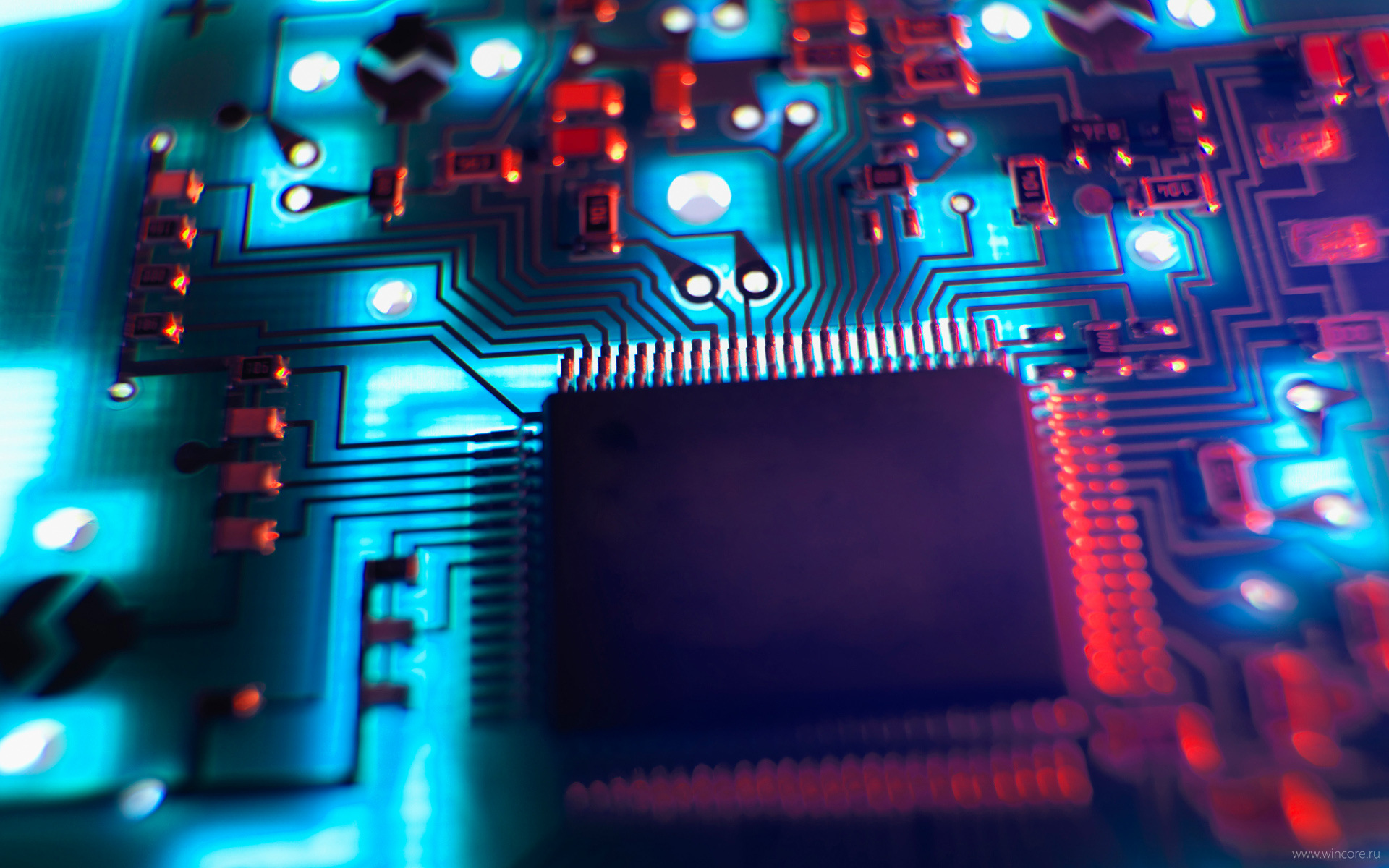 Intel, Micron, Qualcomm, TI призывают Трампа «освободить» тарифы